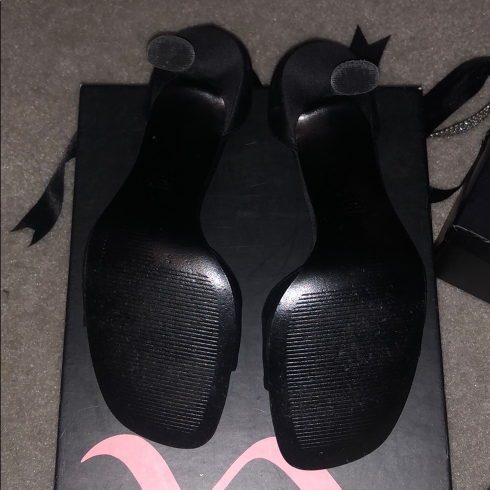 Nina Diamond Black Heels - Picture 6 of 6